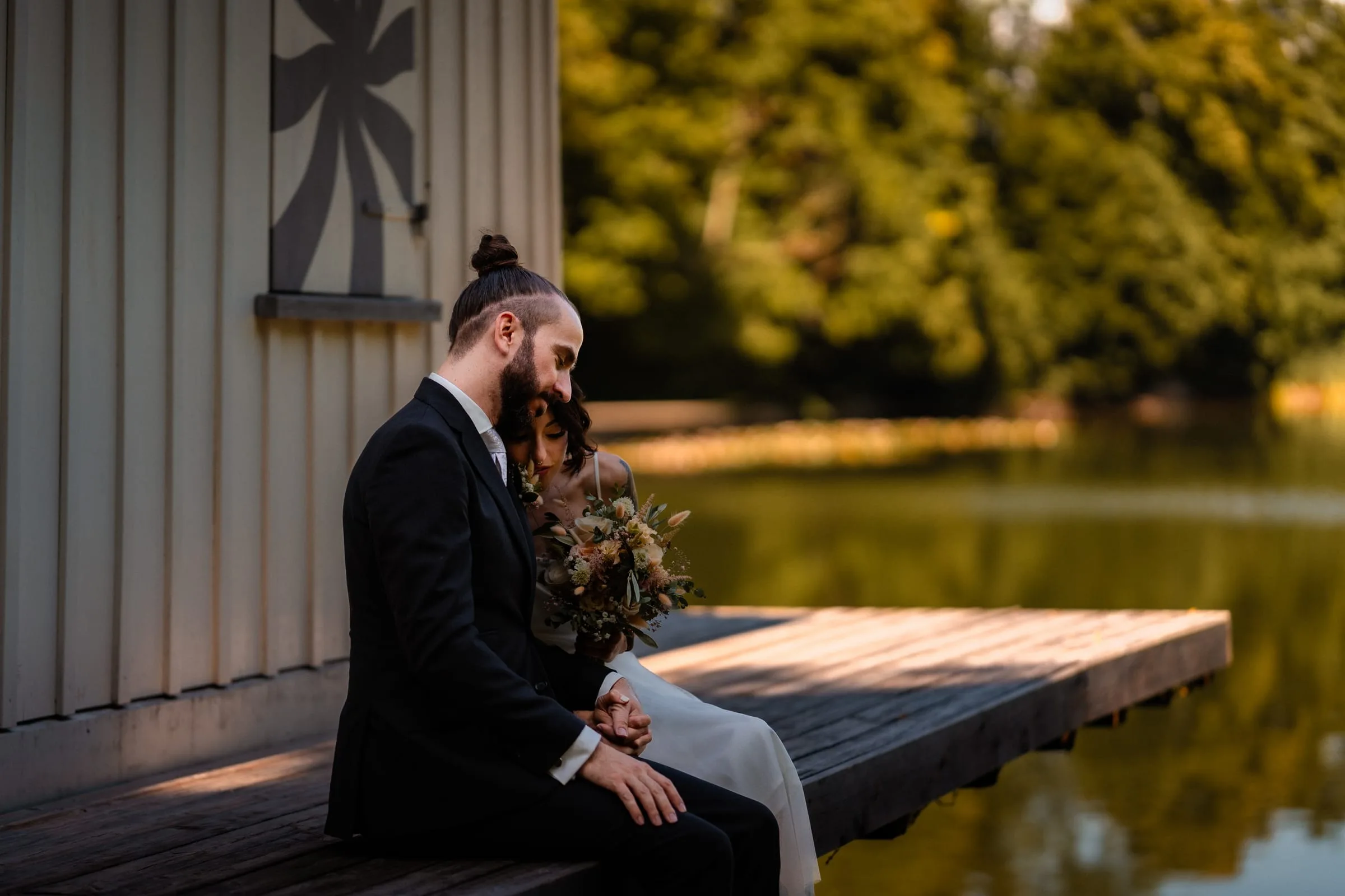 Hochzeitspaar am Weiher über St. Gallen – Hochzeitsfotograf St. Gallen