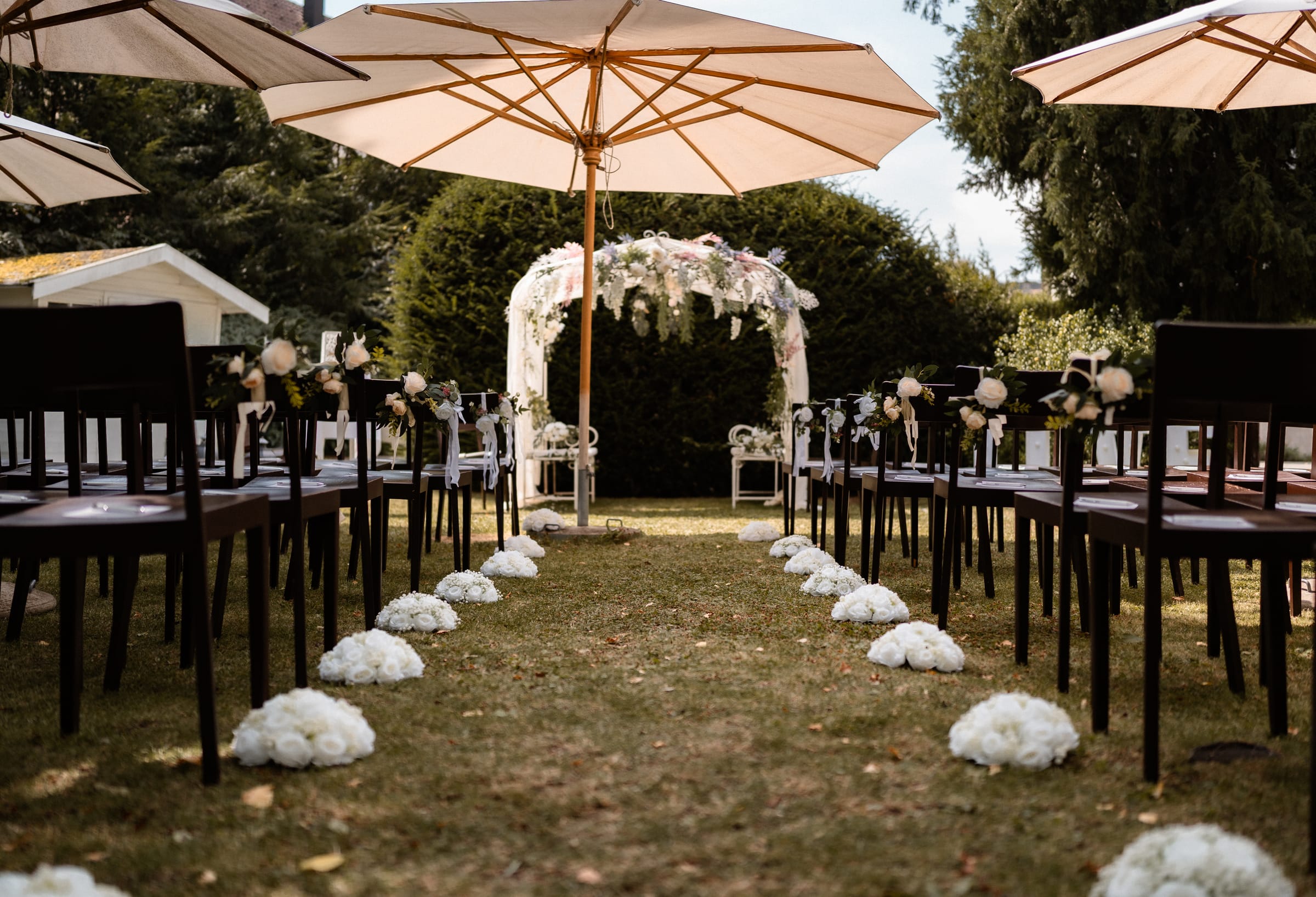 Traulocation auf der Wiese hinter dem B12 in Chur – Hochzeit von Jessica & Patrick