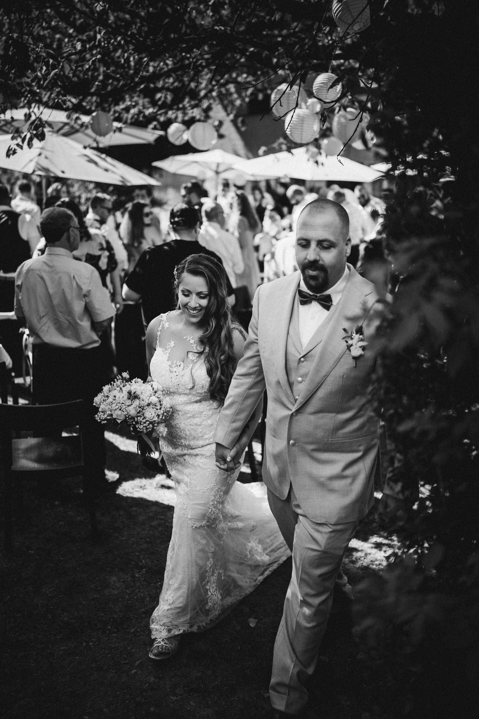 Emotionaler Moment während der Trauung im B12 Chur – Jessica & Patrick