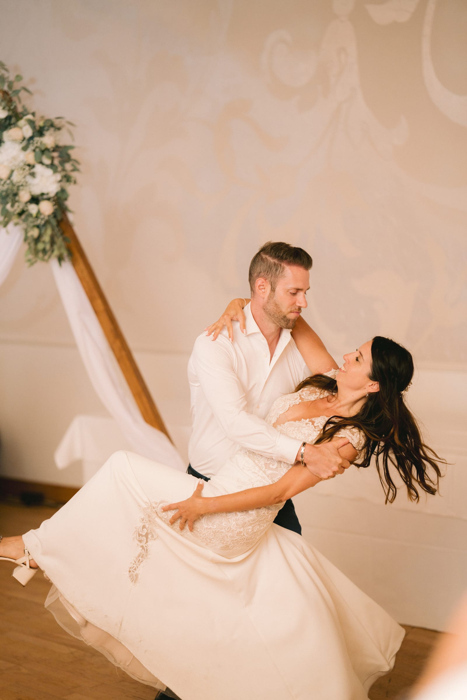 Salsa-Tango-Showeinlage auf der Tanzfläche – Hochzeit von Tanja & Thomas im Schloss Maienfeld